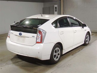2015 Toyota Prius - Thumbnail