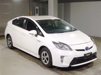 2015 Toyota Prius - Thumbnail