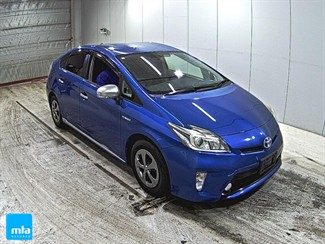 2013 Toyota Prius - Thumbnail