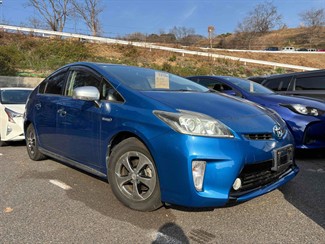 2013 Toyota Prius - Thumbnail