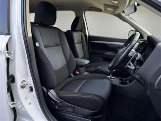 2014 Mitsubishi Outlander - Thumbnail