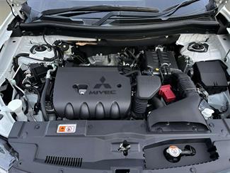 2014 Mitsubishi Outlander - Thumbnail