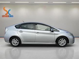 2013 Toyota Prius - Thumbnail