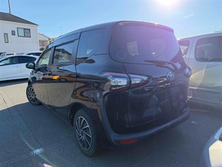 2018 Toyota Sienta - Thumbnail