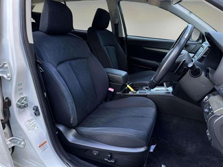 2013 Subaru Legacy - Thumbnail