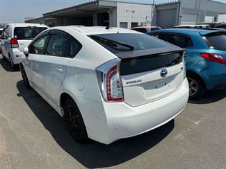 2015 Toyota Prius - Thumbnail