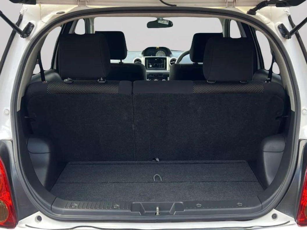 2004 Toyota IST