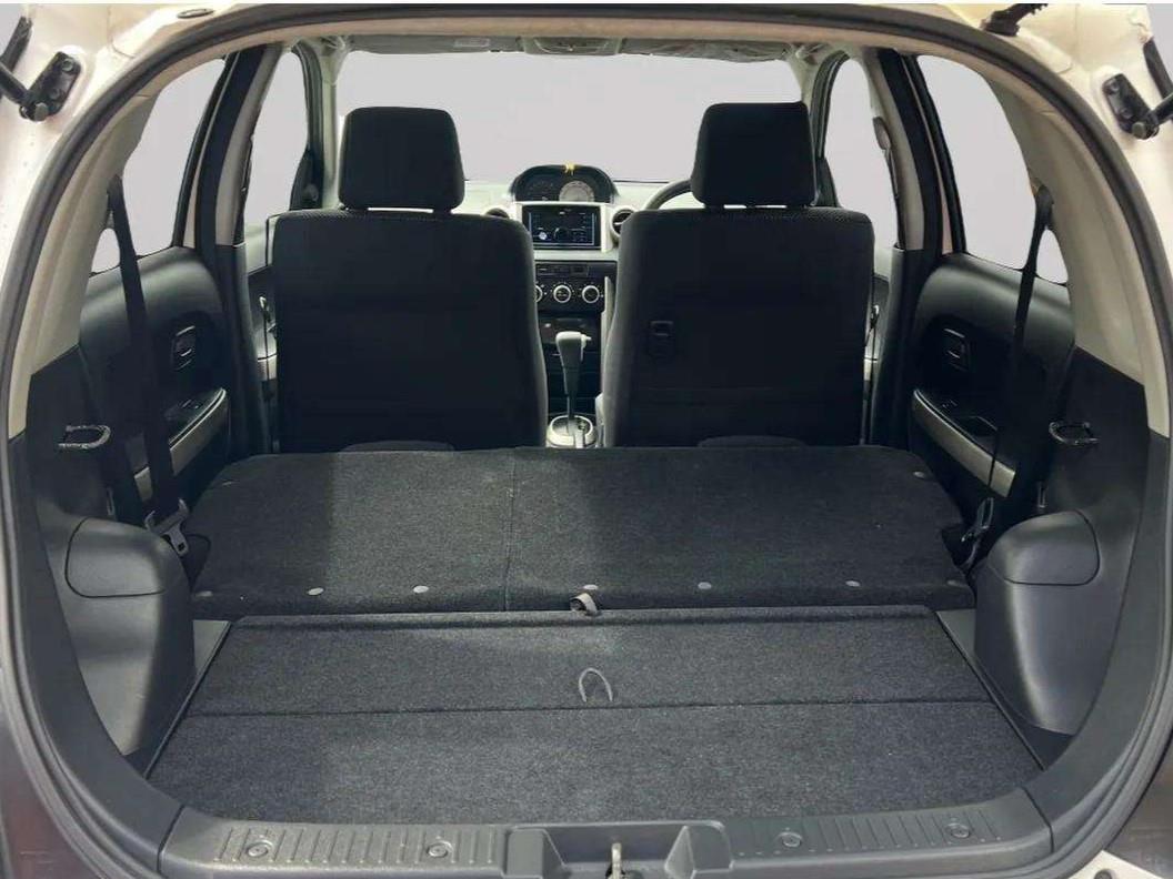 2004 Toyota IST