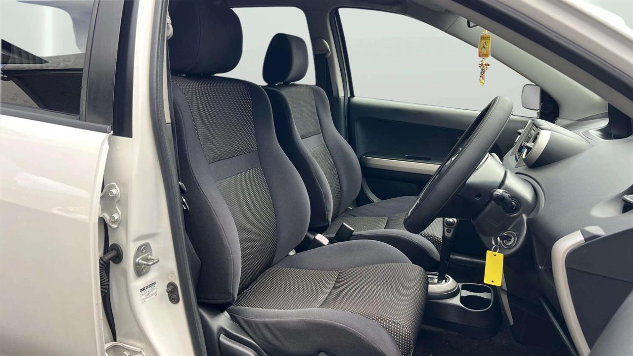 2004 Toyota IST