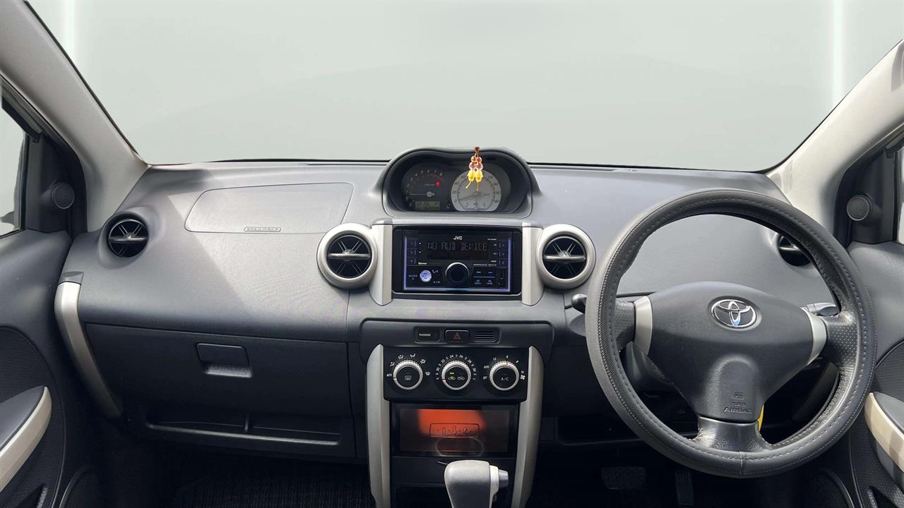 2004 Toyota IST