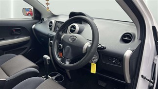 2004 Toyota IST - Thumbnail