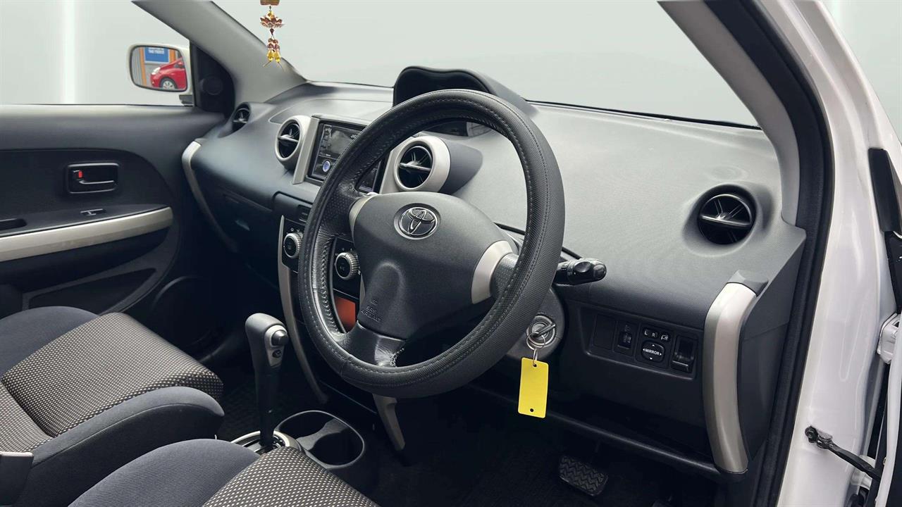 2004 Toyota IST