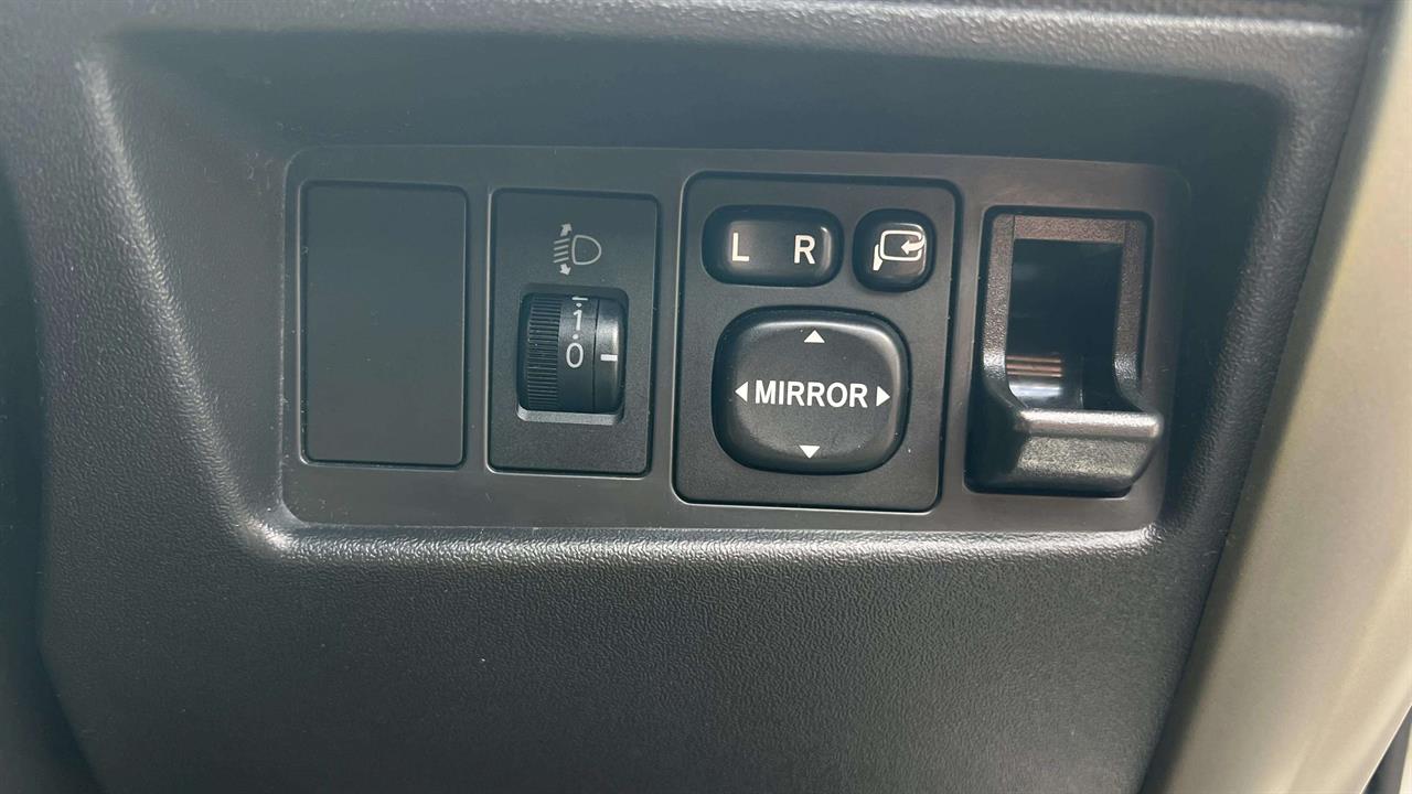 2004 Toyota IST