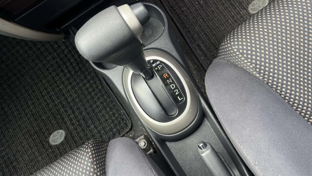 2004 Toyota IST