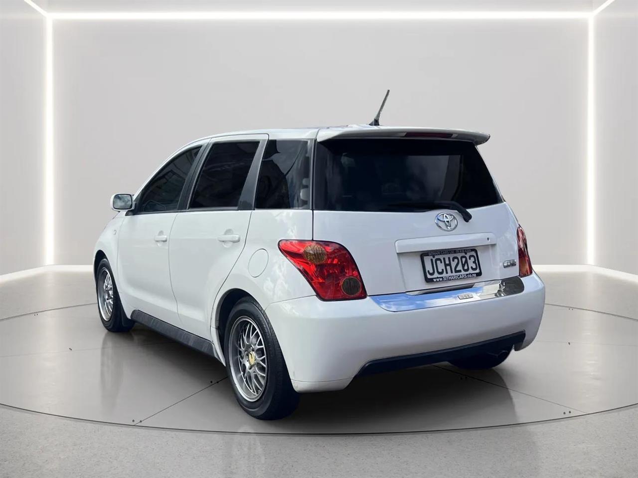 2004 Toyota IST