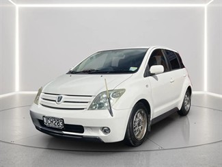 2004 Toyota IST - Thumbnail