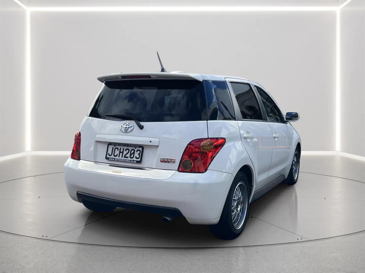 2004 Toyota IST