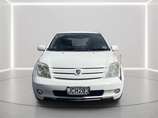 2004 Toyota IST - Thumbnail
