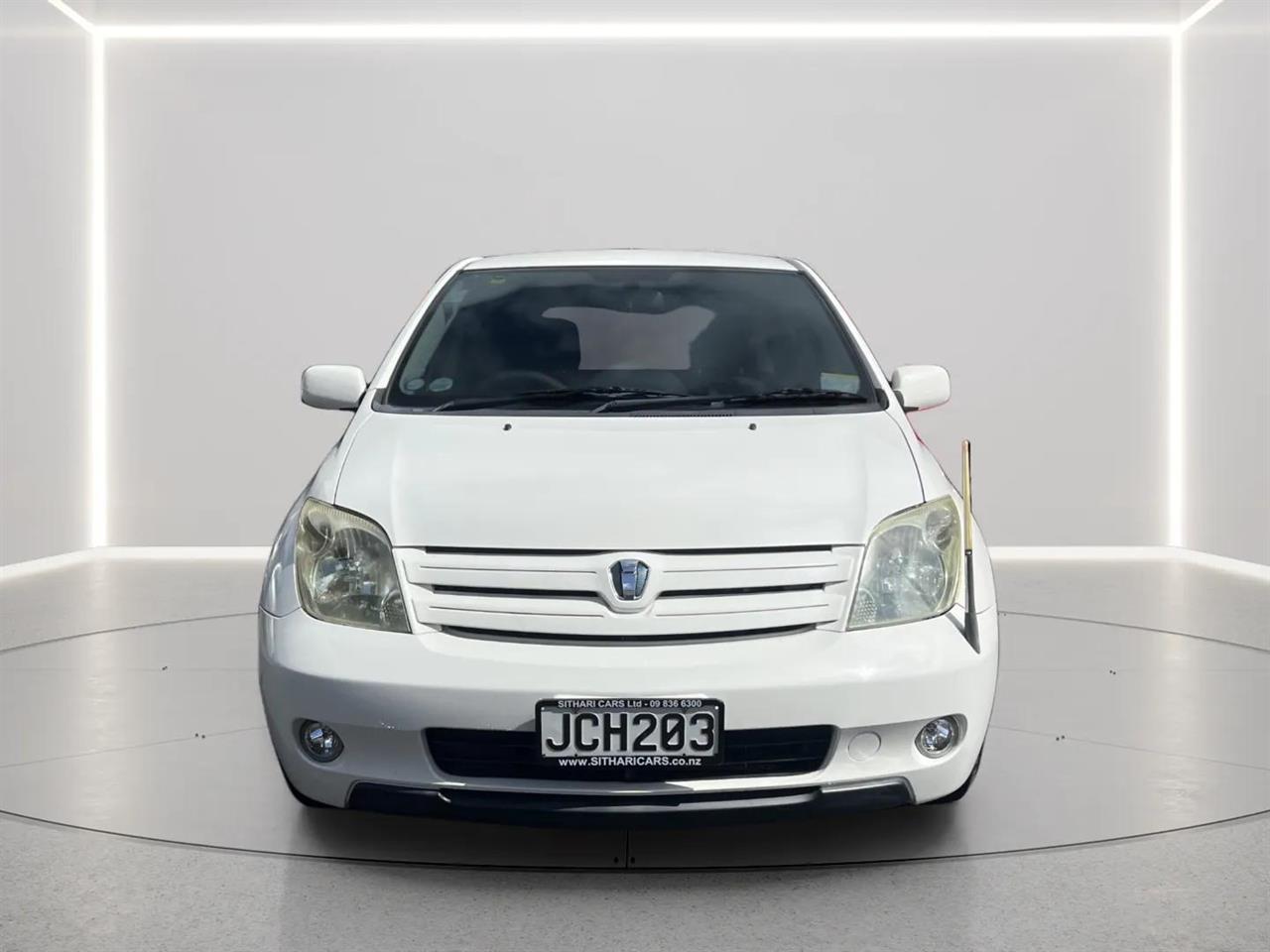 2004 Toyota IST