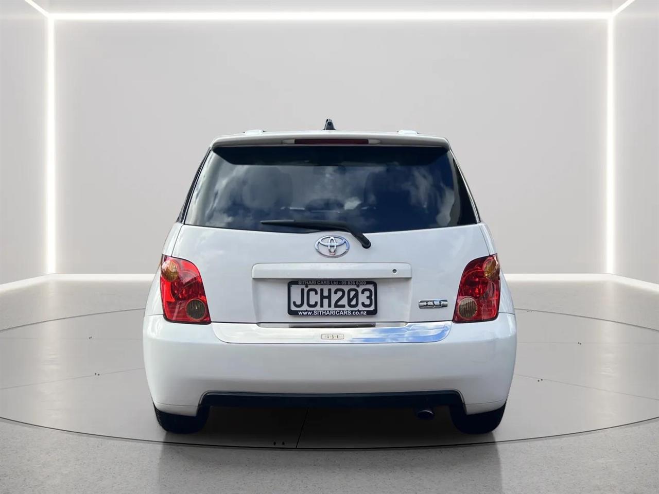 2004 Toyota IST