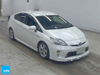2014 Toyota Prius - Thumbnail