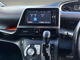 2017 Toyota Sienta - Thumbnail