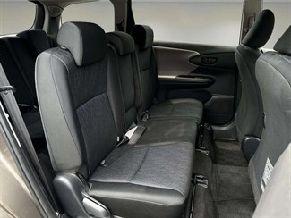 2010 Toyota WISH - Thumbnail