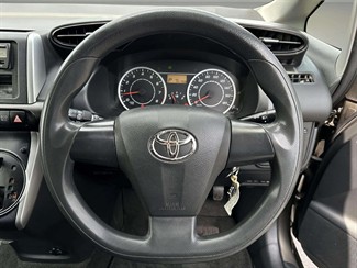 2010 Toyota WISH - Thumbnail