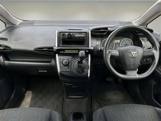 2010 Toyota WISH - Thumbnail