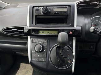 2010 Toyota WISH - Thumbnail