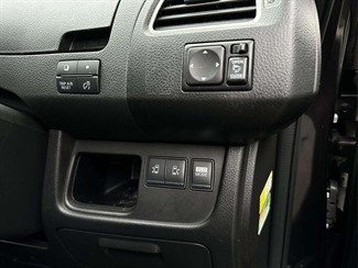 2013 Nissan Serena - Thumbnail