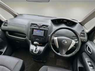2013 Nissan Serena - Thumbnail