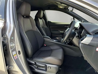 2017 Toyota C-HR - Thumbnail
