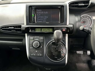 2010 Toyota WISH - Thumbnail