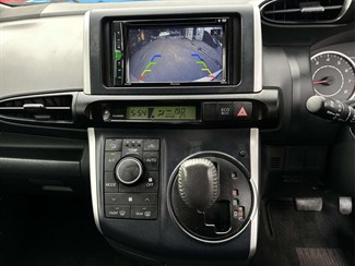 2010 Toyota WISH - Thumbnail