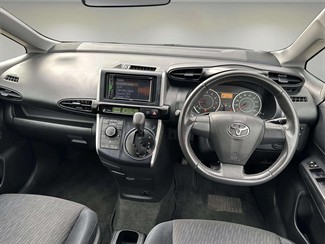 2010 Toyota WISH - Thumbnail