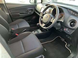 2017 Toyota Vitz - Thumbnail