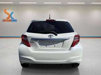 2017 Toyota Vitz - Thumbnail