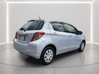 2012 Toyota Vitz - Thumbnail