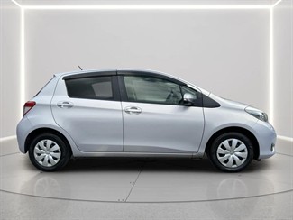 2012 Toyota Vitz - Thumbnail