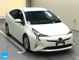 2018 Toyota Prius - Thumbnail