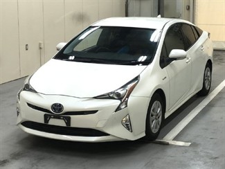 2018 Toyota Prius - Thumbnail