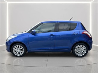 2011 Suzuki SWIFT - Thumbnail