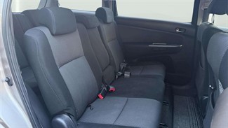 2005 Toyota WISH - Thumbnail