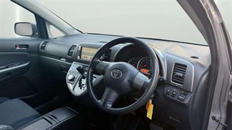 2005 Toyota WISH - Thumbnail