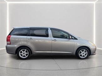 2005 Toyota WISH - Thumbnail