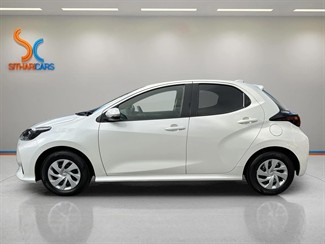2021 Toyota Yaris - Thumbnail
