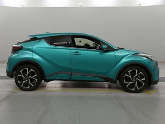 2017 Toyota C-HR - Thumbnail