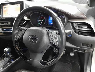 2017 Toyota C-HR - Thumbnail