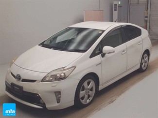 2013 Toyota Prius - Thumbnail